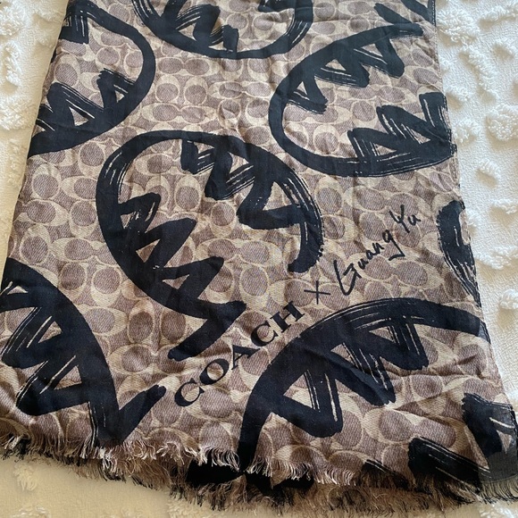 Authentic Coach Guang Yu scarf - Picture 3 of 4